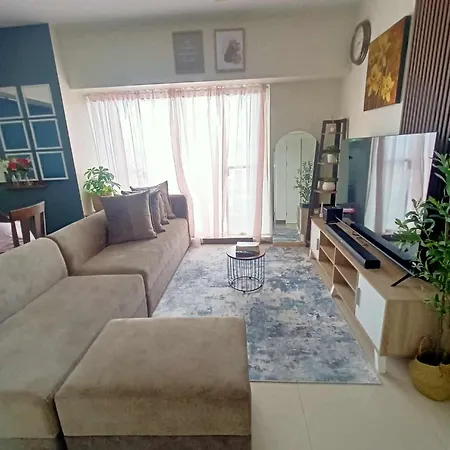 Family-Ready Skyline Retreat Near Bgc With Free Parking