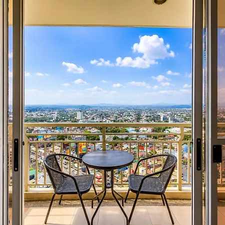 Family-Ready Skyline Retreat Near Bgc With Free Parking