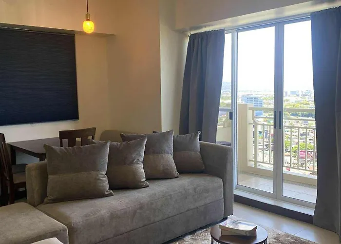 Aparthotel Family-ready Skyline Retreat Near Bgc With Free Parking Manila
