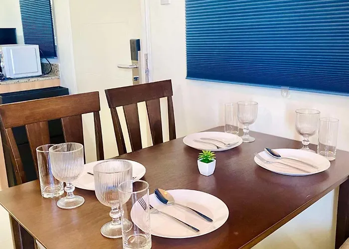 Family-ready Skyline Retreat Near Bgc With Free Parking 4* Manila