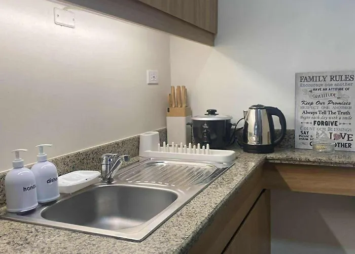 Aparthotel Family-ready Skyline Retreat Near Bgc With Free Parking Manila