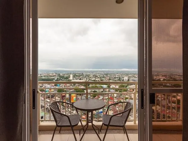 Family-ready Skyline Retreat Near Bgc With Free Parking Aparthotel