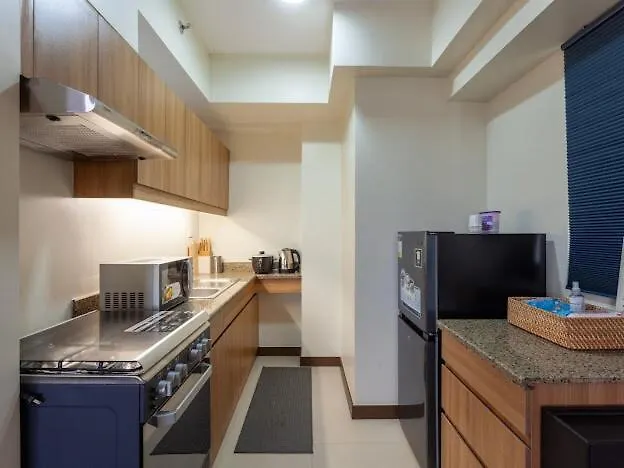 Family-ready Skyline Retreat Near Bgc With Free Parking