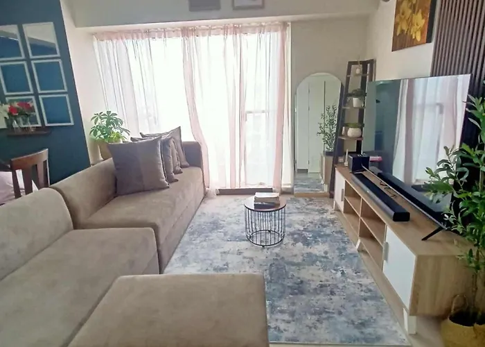 Aparthotel Family-ready Skyline Retreat Near Bgc With Free Parking Manila