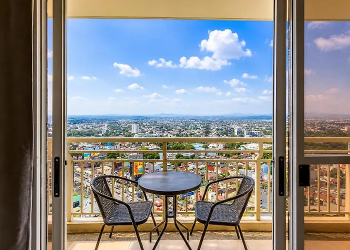 Family-ready Skyline Retreat Near Bgc With Free Parking 4*