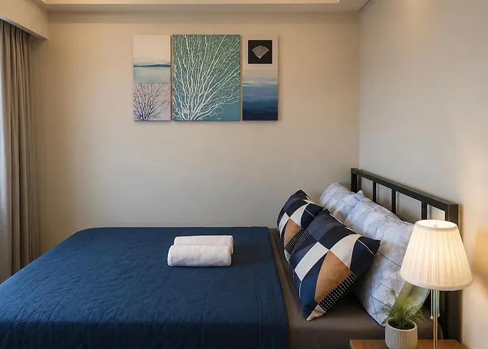 Family-ready Skyline Retreat Near Bgc With Free Parking